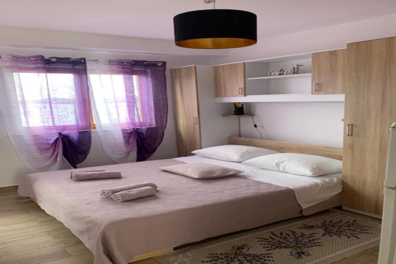 Holiday Apartments Lucic - Feels Like Home, Away From Home Ražanj Esterno foto